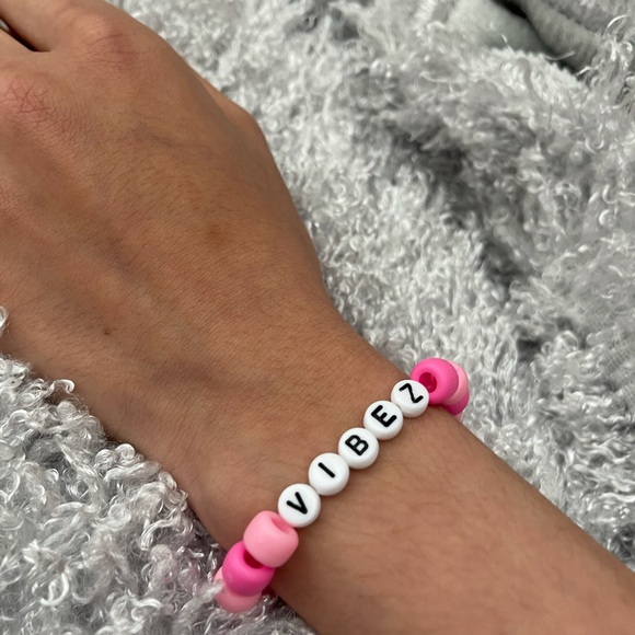 Cute Handmade bracelet 💜 - Picture 2 of 3